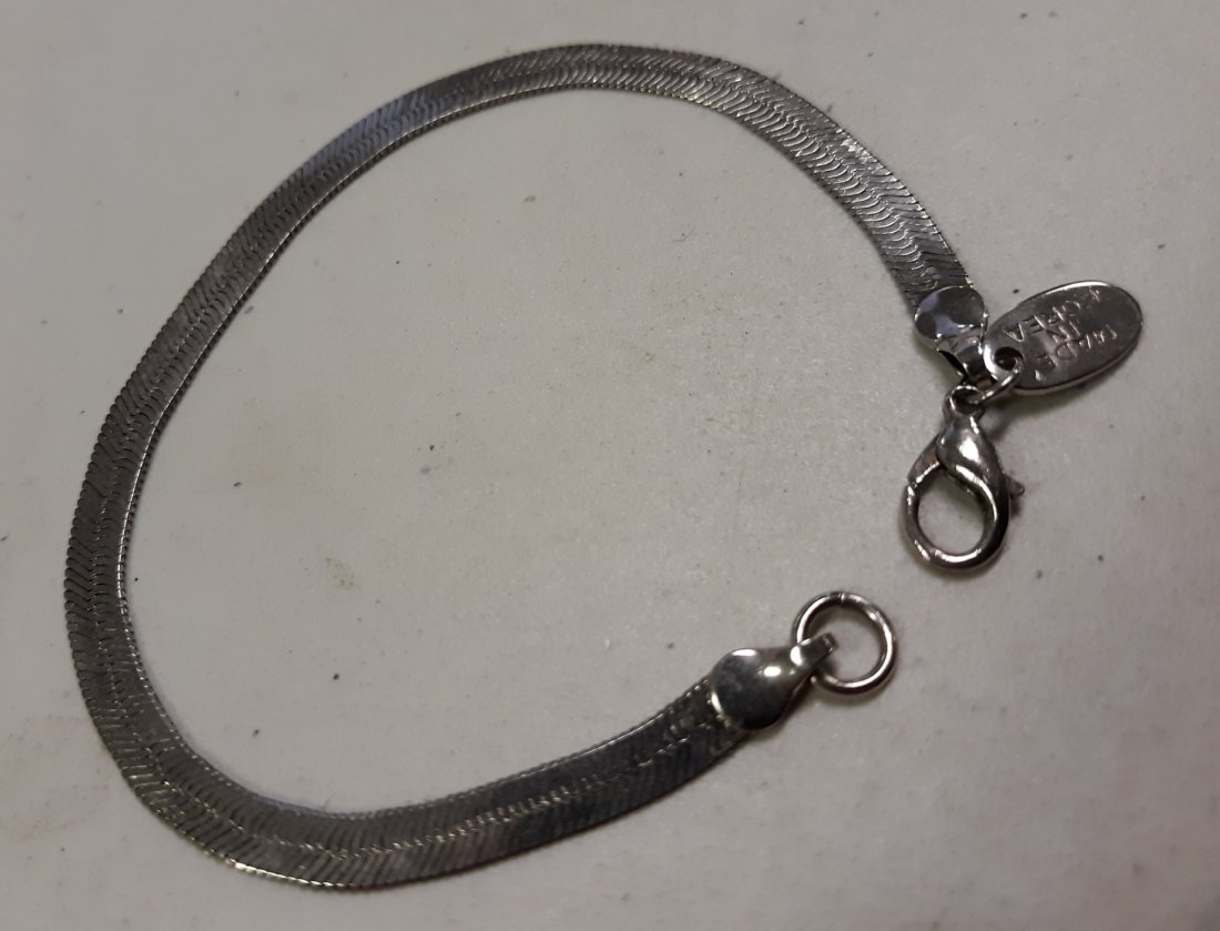 Vintage 70's Sterling Herringbone Bracelet 7 1/2" 9.5mm: vintage made in korea sterling bracelet 7 1/2" and 9.5mm herringbone design very good condition see pics
