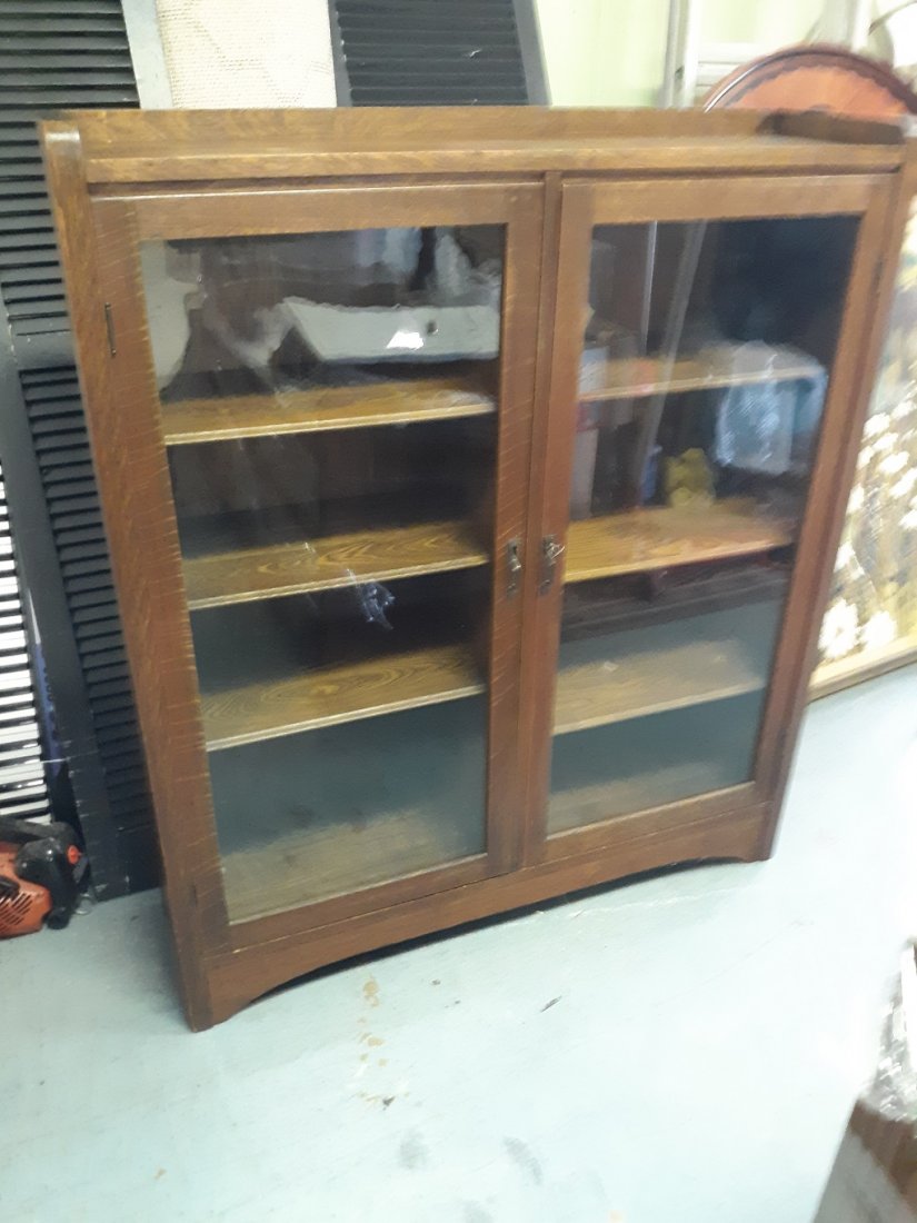 beautiful 1900's Tiger oak Bookcase Stickley?: gorgeous estate tiger oak arts and crafts era bookcase attributed to stickley? from estate 47" tall 40 1/2" wide 11 1/4" deep in very good used condition see pics w/key