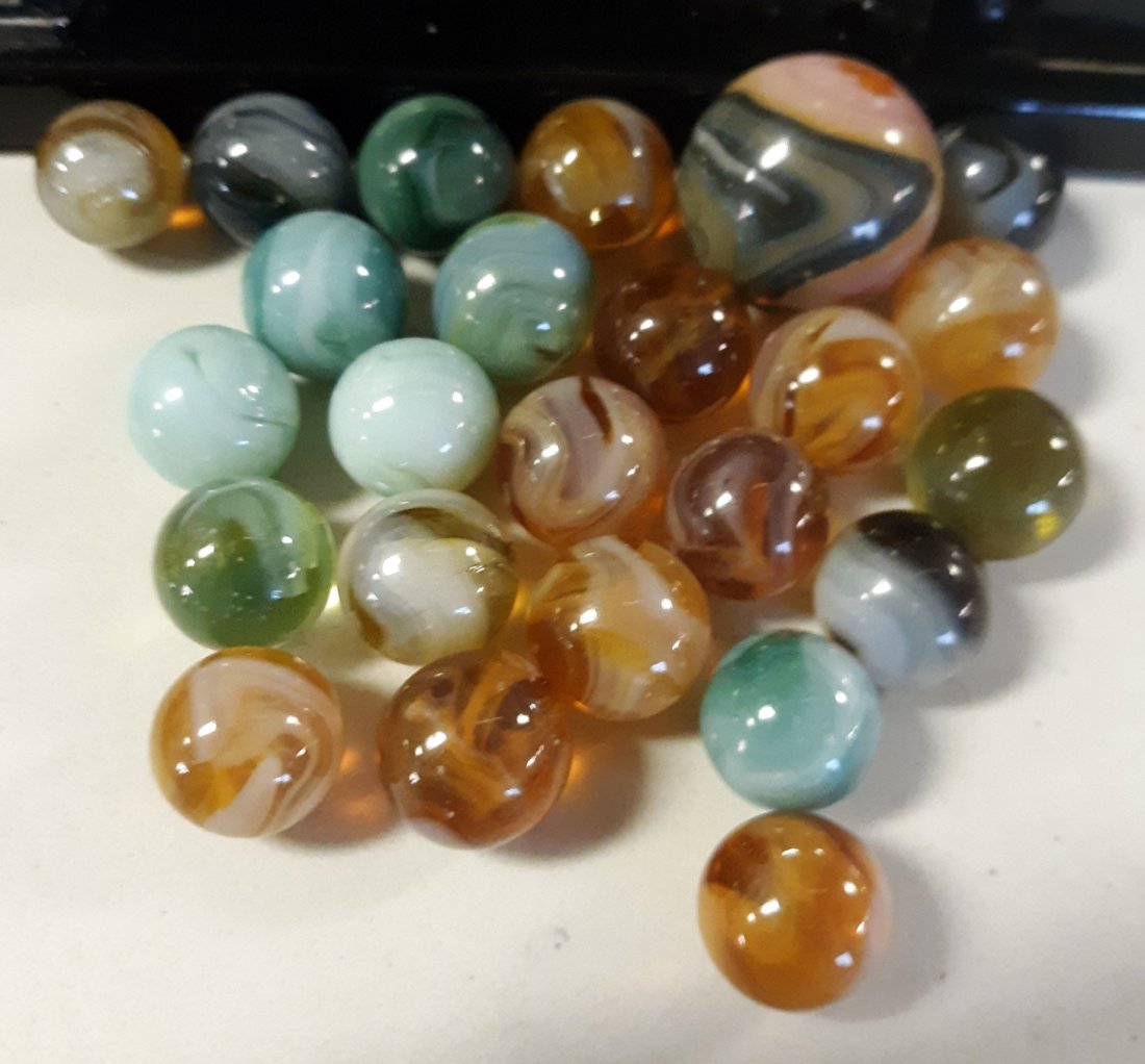 antique estate marbles lot of 24 shooters,swirls,: from lifetime marble collector estte 1 shooter 1" approx 23 5/5" some smaller some larger swirls opaque hand mades,all for 1 bid!