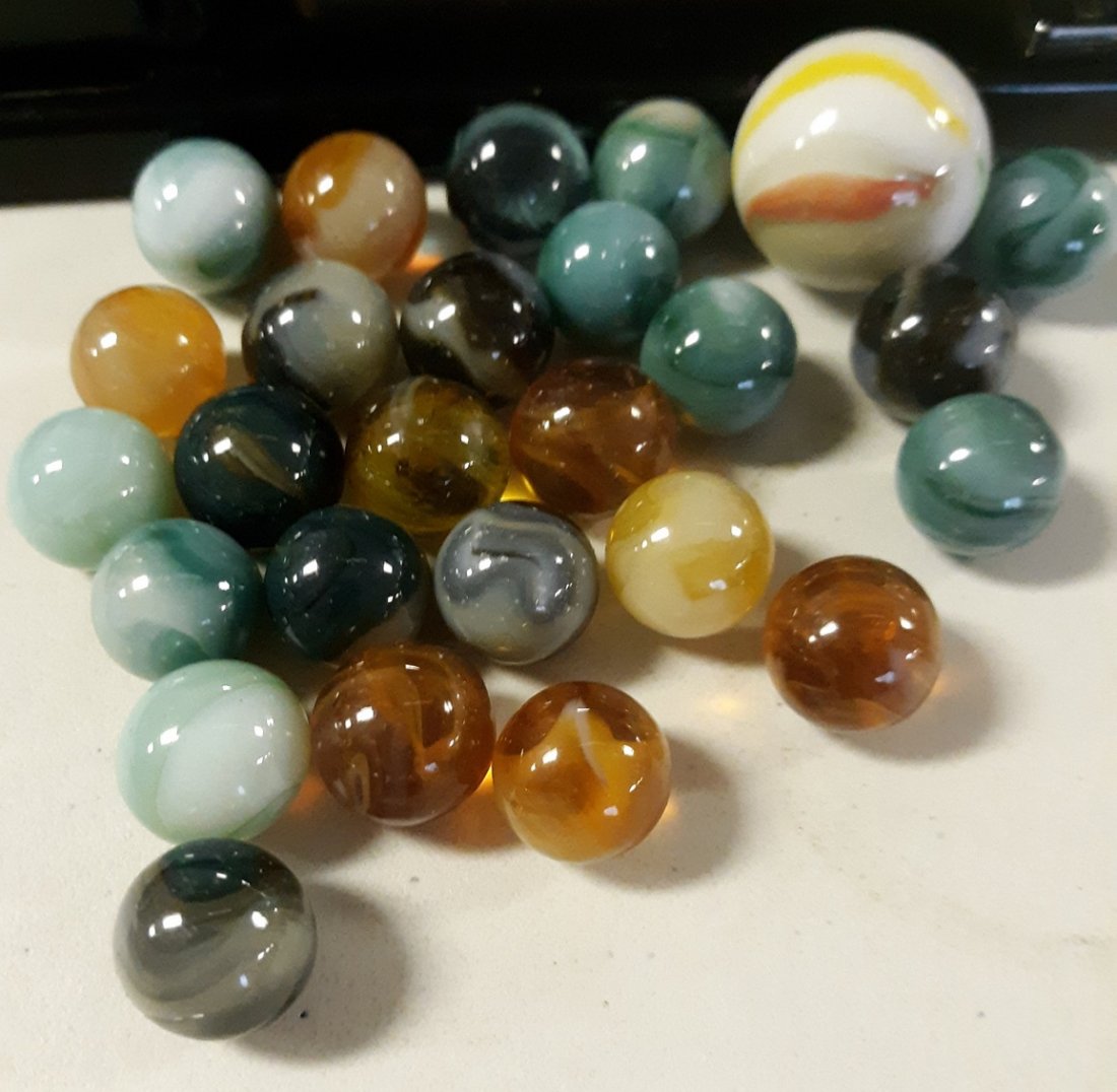antique estate marbles shooters,opaque swirls: life time collector estate marbles 1" aprox shooter. 25 5/8" appx. some smaller some larger swirls opaque hand made all 26 for one bid see pics