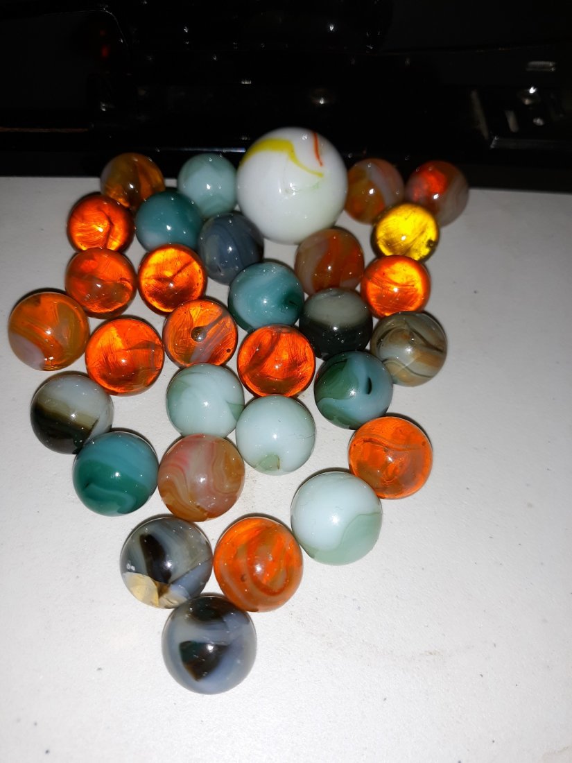antique marbles estate lot of 36 shooter,swirls opaques: estate lifetime marble collector 1 shooter w/pontil 1" appx 35 5/8" marbles some smaller some larger a lot of hand mades swirls opaques all 36 for 1 bid see pics