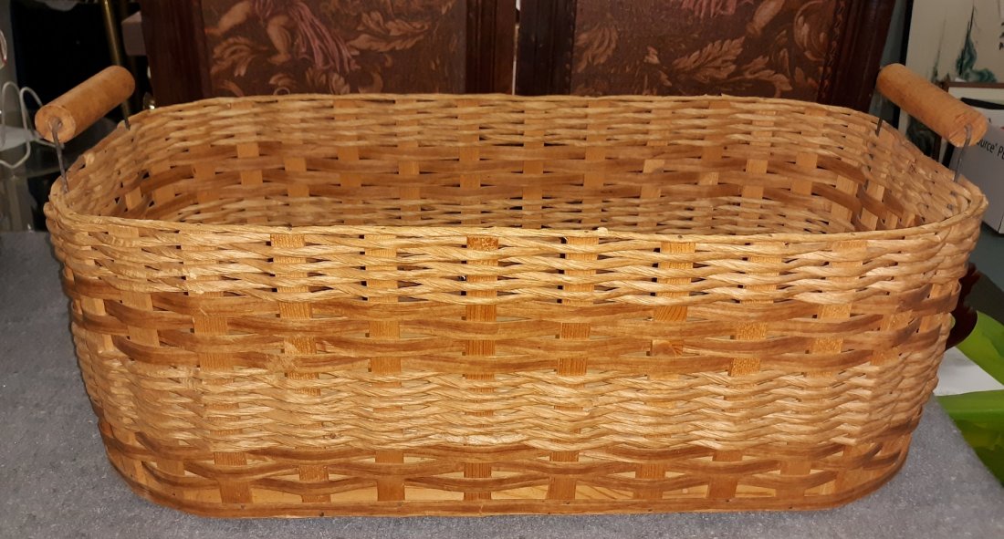Beautiful Vintage split Oak Basket 24": beautiful estate hand made vintage split oak basket wood and wire handles wood bottom in very good condition 24" wide x 12" x 8" do not see a makers name, see pics hard to find this one!