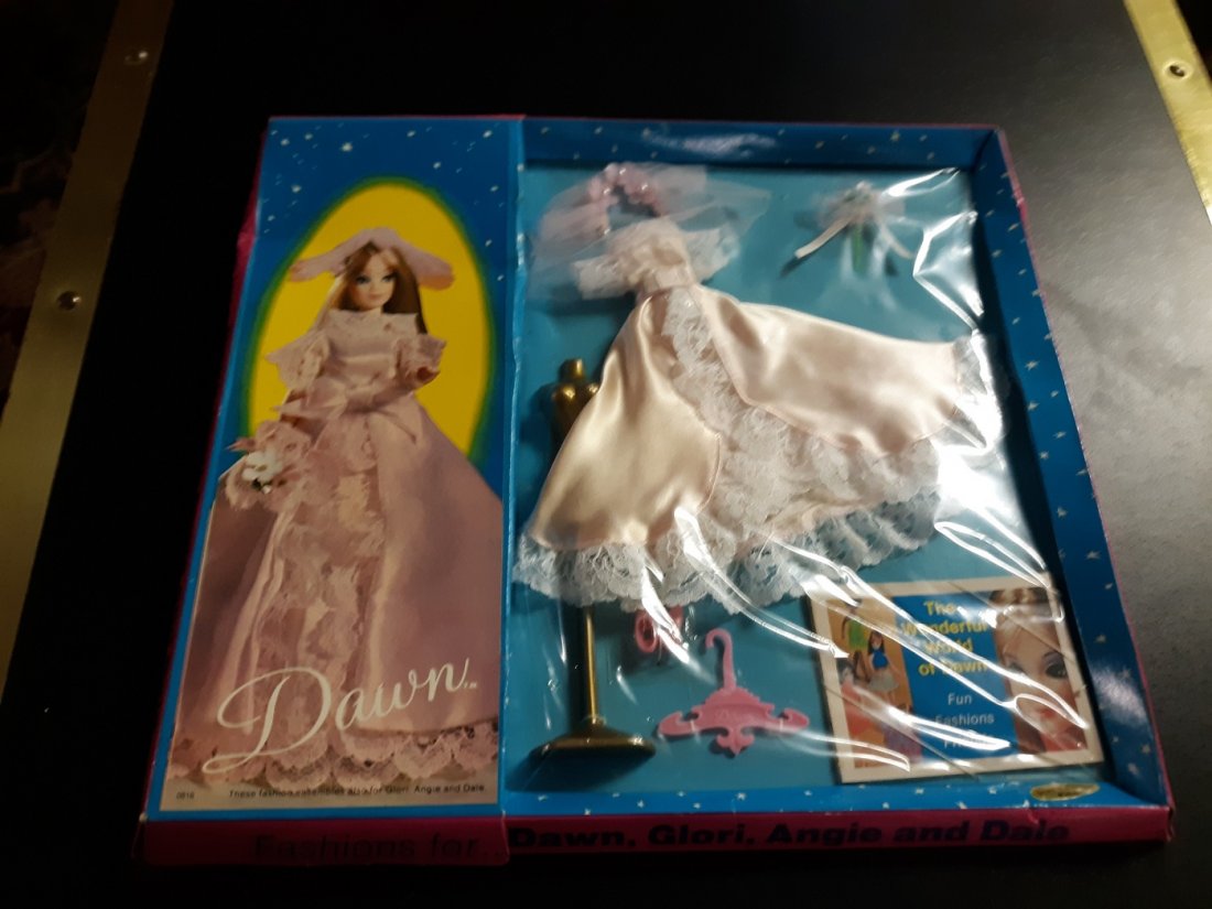 Dawn Down the isle 1960's Wedding Outfit NIB mint!: from estate never out of the box! #0816 Dawn Down the isle Mint cond but box has some light flattening Wedding outfit check out our other listings for more mint in box barbie ken from the 60's tuff.