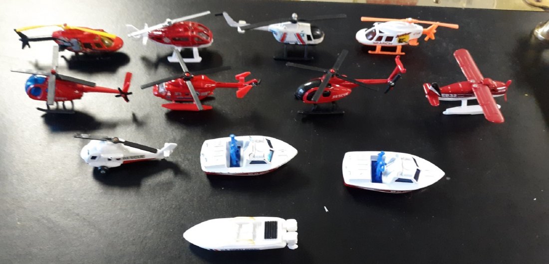 Die Cast Helicopters boats matchbox+12pcs: lot of 12 estate die cast toys hotwheels,matchbox 76-80's all in very good condition to near mint.all 12 pieces for 1 bid see pics