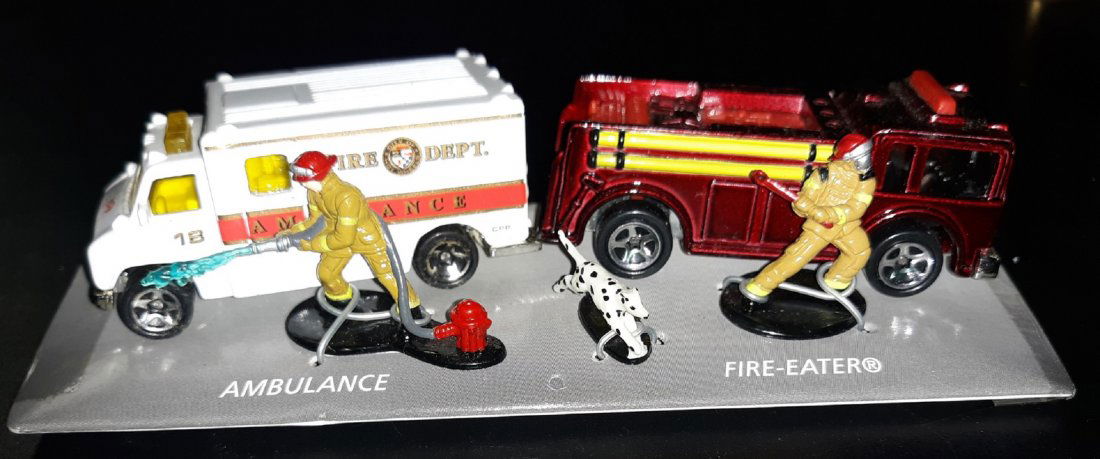 Die cast 1998 hotwheels ambulance & fire eater men: die cast 1998 hot wheels ambulance and fire eater w/characters on original card near mint rare set see pics