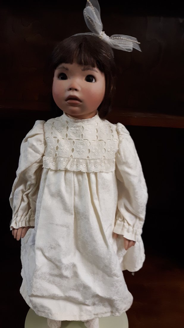 Grossle Schmidt Doll Lin..Ltd edition Porcelain 256/300: Grossle Schmidt Doll Lin...Ltd edition Porcelain, She has glass eyes, her head, arms and limbs are porcelain...on a cloth body. 256/300 in very good condition eyelash on one side is flatten i guess th