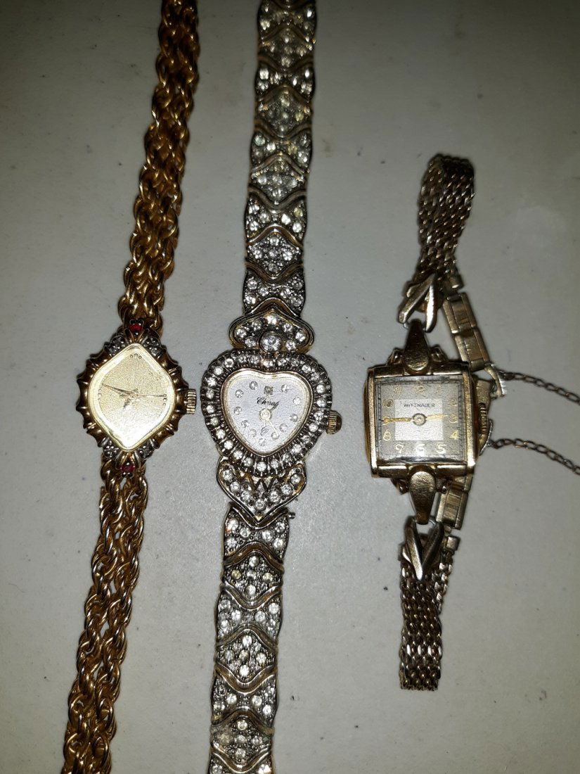 vintage estate 3 ladies watches wittnauer too!: 3 beautiful estate ladies watches vintage 40's wittnauer working, with mesh bracelet, chiral quartz needs battery w/rhinestones everywhere! and unknown maker w/diamond untested chips and rubies? see p