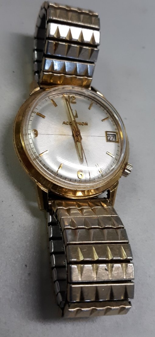 Rare Bulova 1974 Accutron caliber 2181 14k gf: estate watch 1970 Bulova accutron 14k gold filled case. case has damage back is engraved dial looks pretty clean crystal looks pretty good caliber 2181 movement looks good and clean maybe just needs b