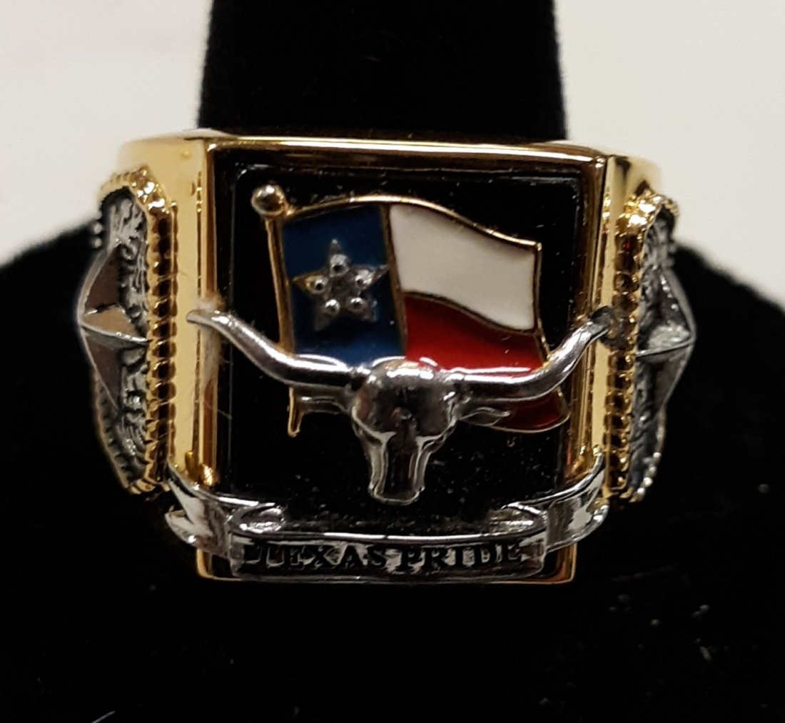 Texas Pride Diamond & Black onyx hand embellished ring: solid stainless steel ring w/ion 24k plating diamond and onyx inlay and hand enameled flag looks unworn from estate sz 9 1/2 with box and papers great christmas gift see pics