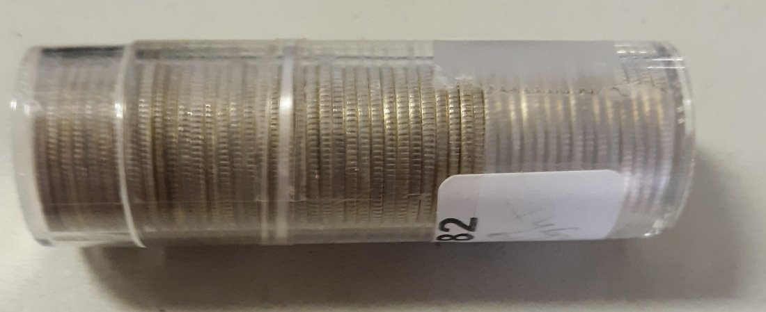 mint uncirculated roll of 1916 D Dimes roll of 50!! us: Wow! these are nice. uncirculated roll of 1961D Roosevelt dimes 90% silver! looking at them I think they should easily grade from MS-60 to poss MS65+ average $3.18 each x 50 this is my opinion grading