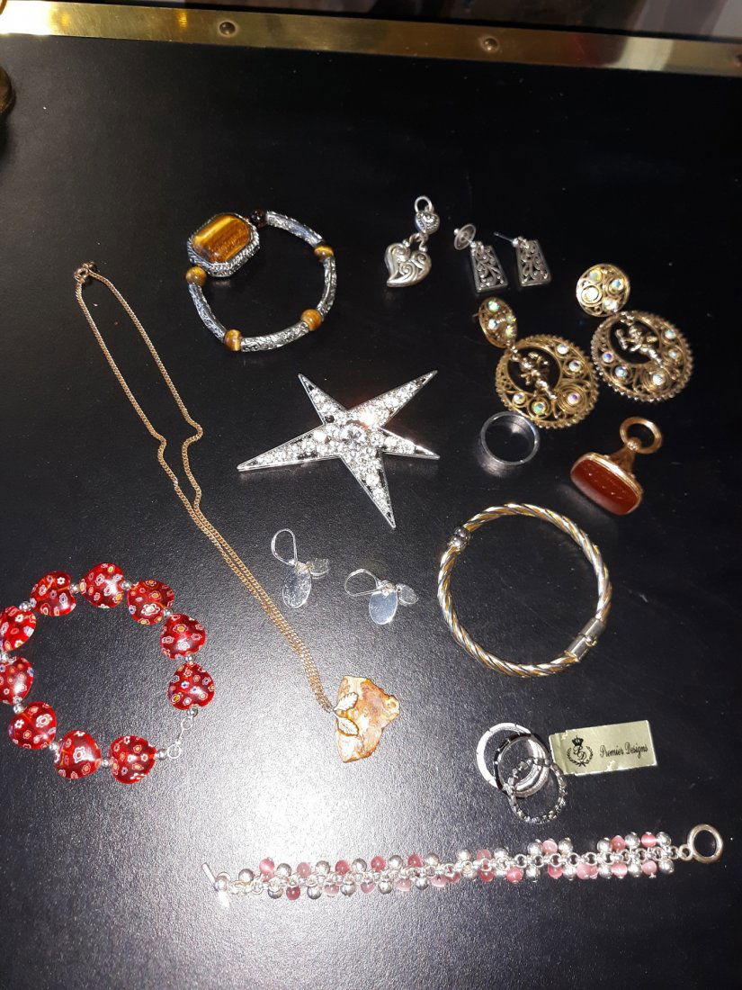 estate jewelry lot bracelet necklace earrings++: nice estate costume jewelry lot all pictured for 1 bid! large star brooch too all in good condition see pics
