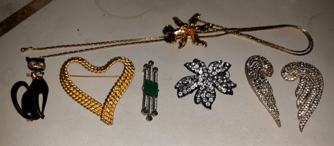 vintage estate jewelry lot enamel,rhinestones etc.: beautiful estate lot of vintage costume jewelry enamel cat pin,brooch w/jade? and enamel and marcasite,1950's clip earring,large heart pin,rhinestone leaf pin+ check out the pics