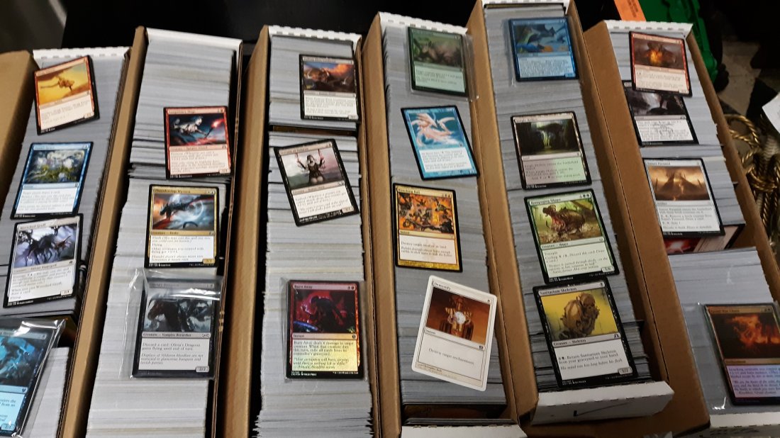 Over 6000 Magic: the Gathering Cards Game foils!: Over 6000 Magic: the Gathering Cards games foils! mint or near mint! demystify,burn away,olivia's dragon,mistform silver etc.... see pics