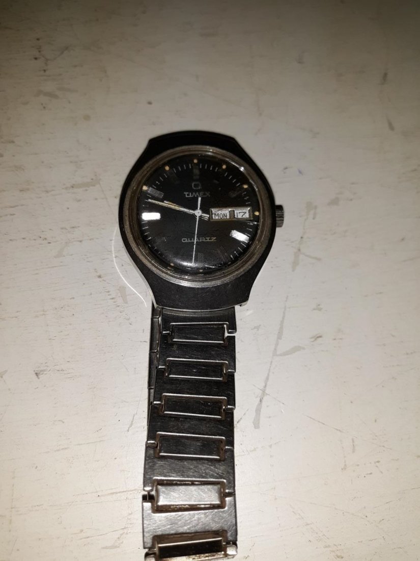 Q Timex Quartz Wristwatch 1970's: original 1970's timex Q quartz watch with what appears to be original band overall condition appears good expected crystal scratches no battery untested, from estate