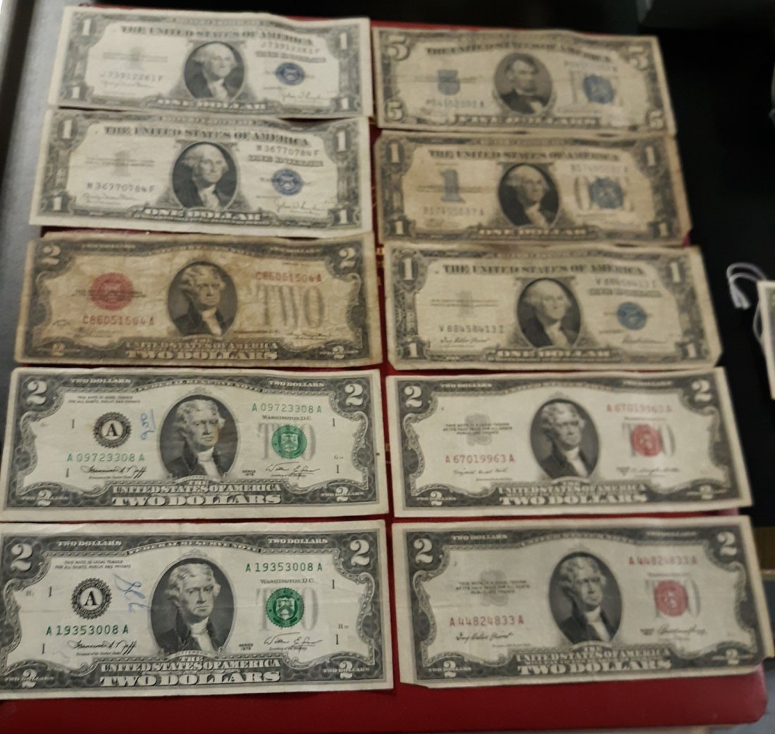 Lot of Old Currency bills silver cert,red seal,blue1928: lot of antique and vintage currency bills 1$,2$,5$ silver cert.2 1935D silver cert,1 1928 D 2$ bill 2 1976 2$ bill1953 2$ red seal1953B $2 red seal1953 F $1 blue seal1934 $1 blue seal1934 C 5$ silver 