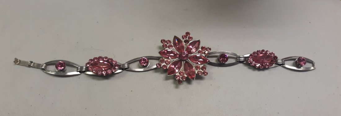 Rare 50's Pink Rhinestone Bracelet 7 3/4" beauty!: stunning 50's estate pink rhinestone bracelet this one is gorgeous! 7 1/2" -7 3/4" long see pics