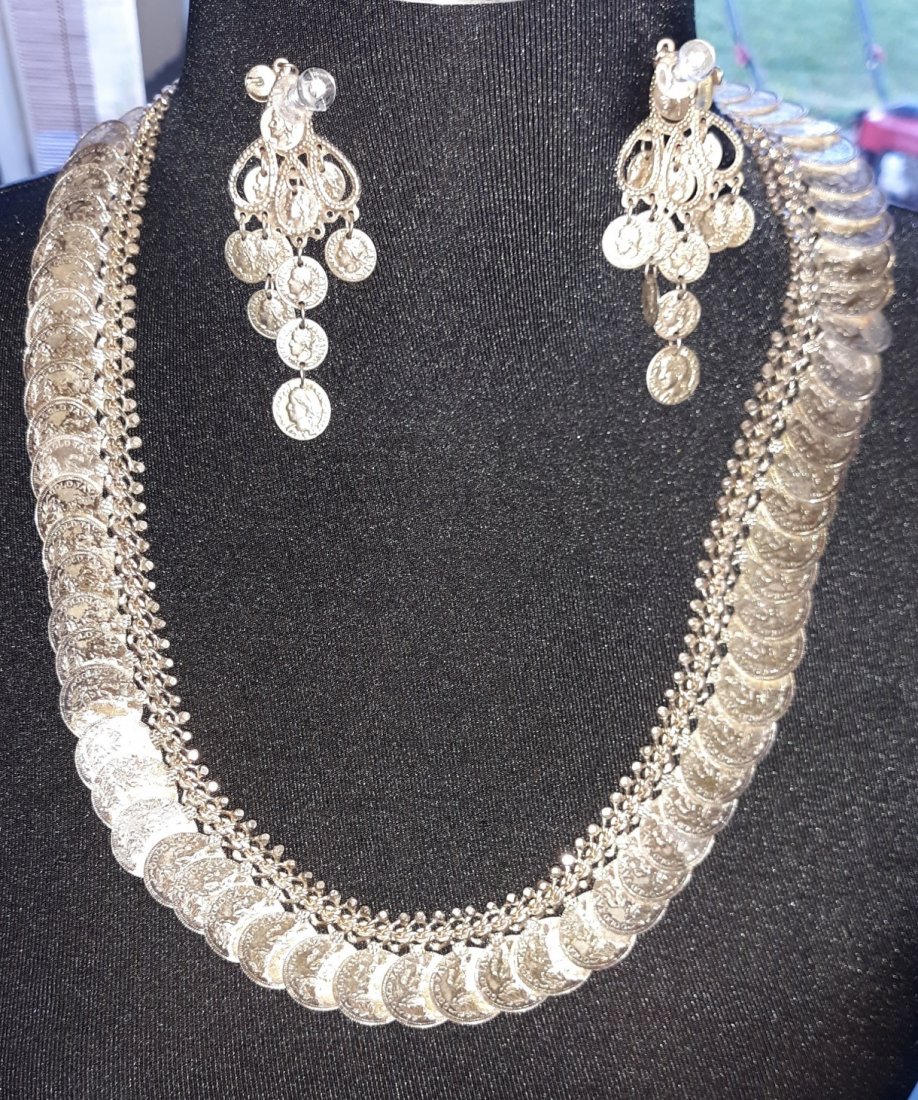 vintage India 22K Coin Necklace & Earrings 4.4oz 24": BY SRJ Jewelers marked on Necklace 22ct 1990 gold Jaya luckshmi coins necklace looks all hand made with earrings . they say they use these for weddings? 4.4oz +126 grams 24" necklace earrings say fran