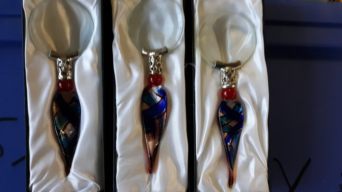 Magnifying Glasses Murano Style! lot of 3: Magnifying Glasses Murano Style! lot of 3 glass handles 6" long all in very good condition see pics