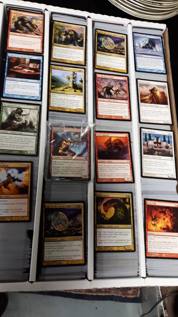 MTG Magic the Gathering Cards Game 5000+: MTG Magic the Gathering Cards Game 5000+ looks like 5000+ they are packed really tight in this box penumbra spider,sigil ov valor,magefire wings,cobble brute,bold impaler,pale recluse mint or near min
