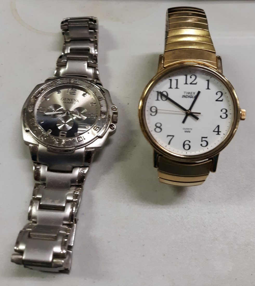vtg timex indiglo and geneva quartz tachymeter! watches: 2 nice estate watches vintage timex indiglo and geneva quartz tachymeter both probably just need new batteries? both in very good condition see pics....
