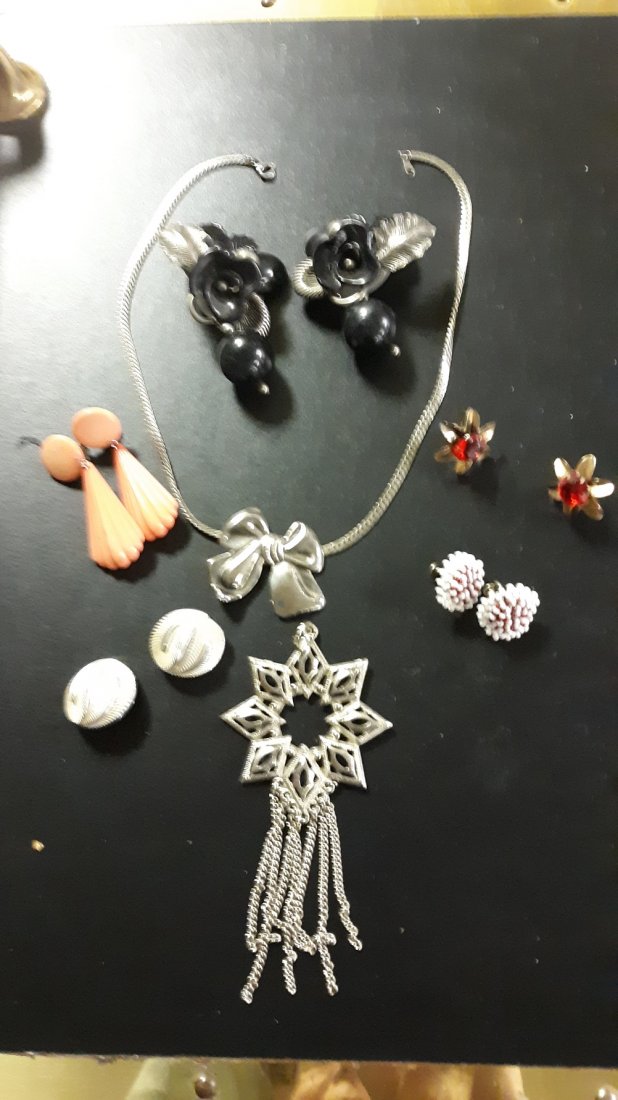 Estate Lot of 7 vtg Jewelry: trifari clip on earrings,,sterling earring screw back,bow necklace, earrings see pics lot of 7 pieces