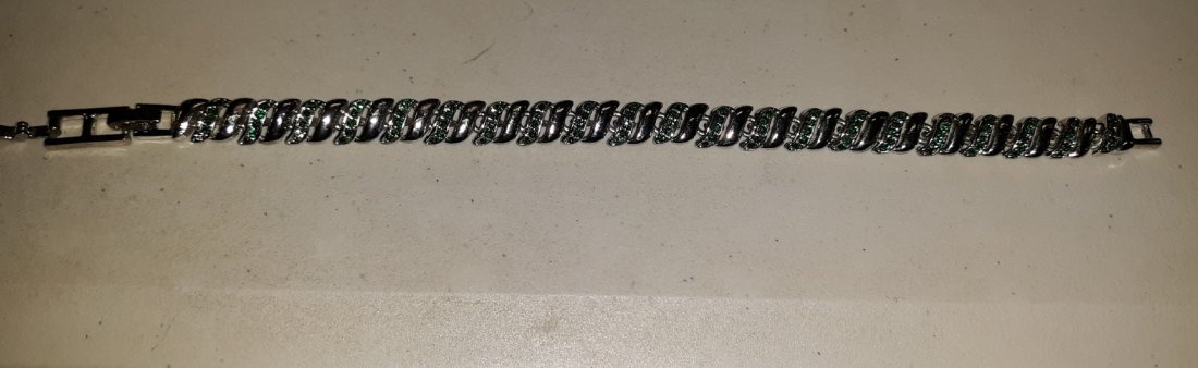 gorgeous tennis bracelet faux emeralds 7 1/2" -8" beaut: from estate unsigned 7 1/2" -8" has removeable link faux emerald looks like silver but can not find marking see pics