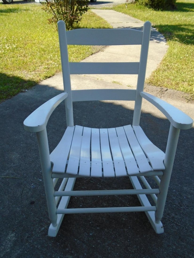 Wooden Rocking Chair white: white wooden rocking chair in excellent condition see pics from estate wilmington nc