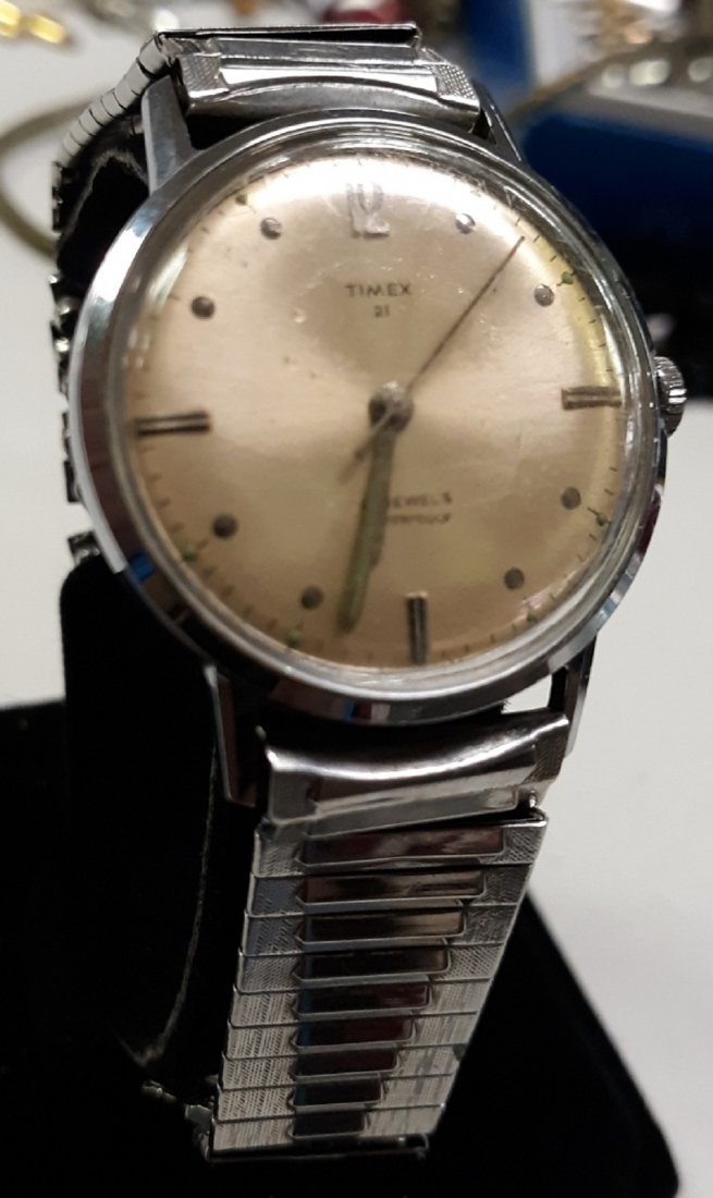 Timex 21 Jewel wind Up watch 1960 working: estate 1960's timex mans wind up watch 21 jewels working could us band but pretty clean vintage timex. see pic