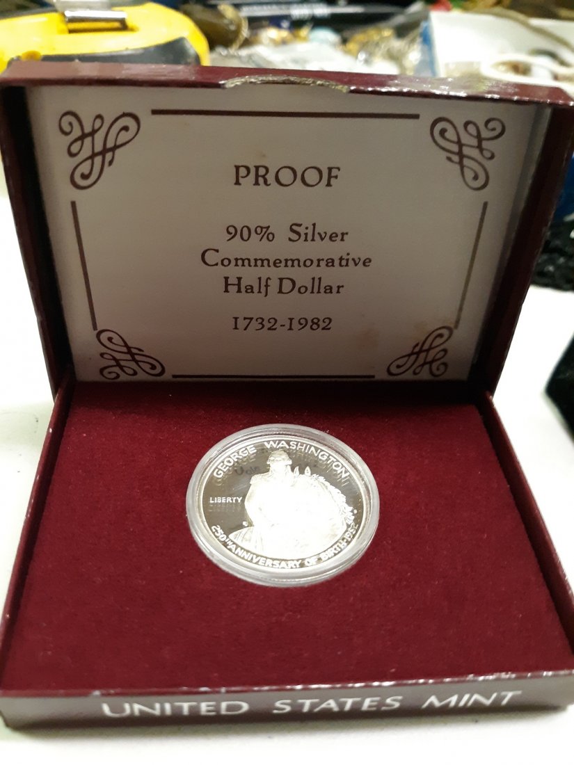 George Washington 1982S Proof Half dollar orig holder: wow beautiful silver coin 90% silver 1982 S george washington half dollar in orig holder! FYI (check out the one that graded MS70 it sold for $1604.00 just recently look it up! ) This one should grade