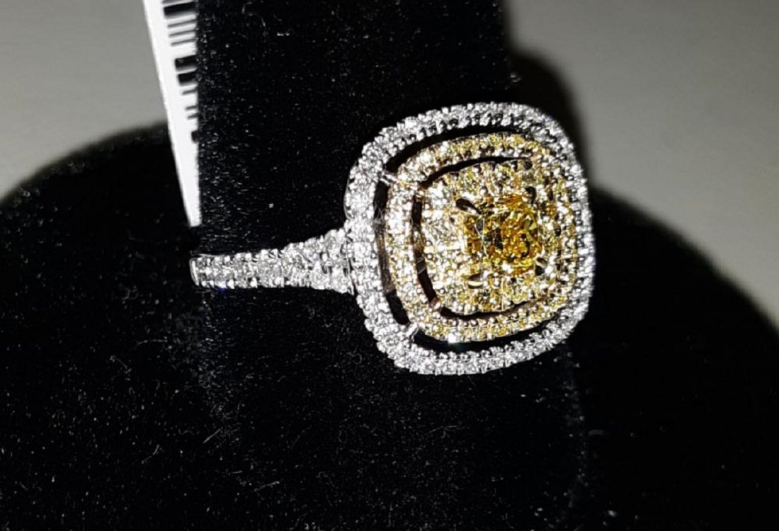 Natural Fancy Diamond 14K Ring Yellow /White Diamonds: gorgeous ring in 14k white gold with center natural yellow diamond graduating out to white diamonds sz 7 1/4 certified appraisal $5990.00 come with appraisal see pics **please note payment for this it