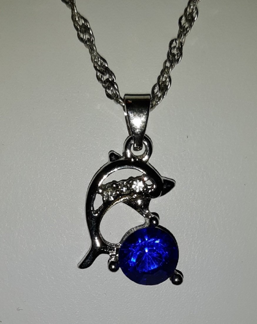 Beautiful Dolphin Necklace from estate 17" chain: very pretty dolphin necklace from estate unmarked? 16"-17" chain in exc condition see pics