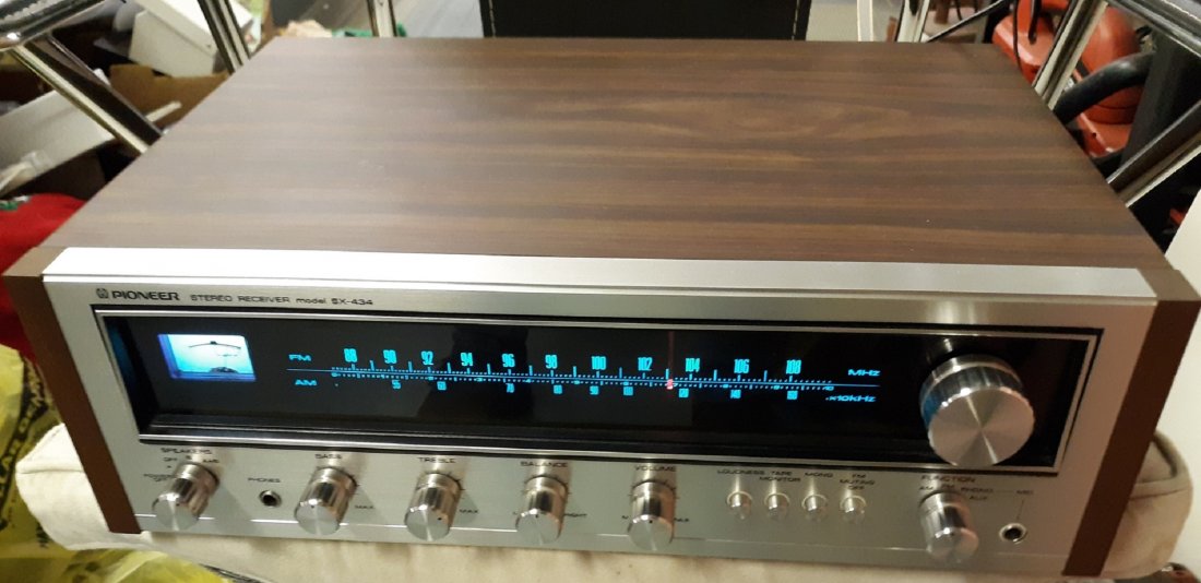 Pioneer SX-434 Stereo Receiver Amp Audiophile Mint!: WOW this receiver amp looks like new and works great! hooked up to a pair of EPI speakers to test all channels works great smooth tuning smooth knob functions case is beautiful too! Walnut no chips se