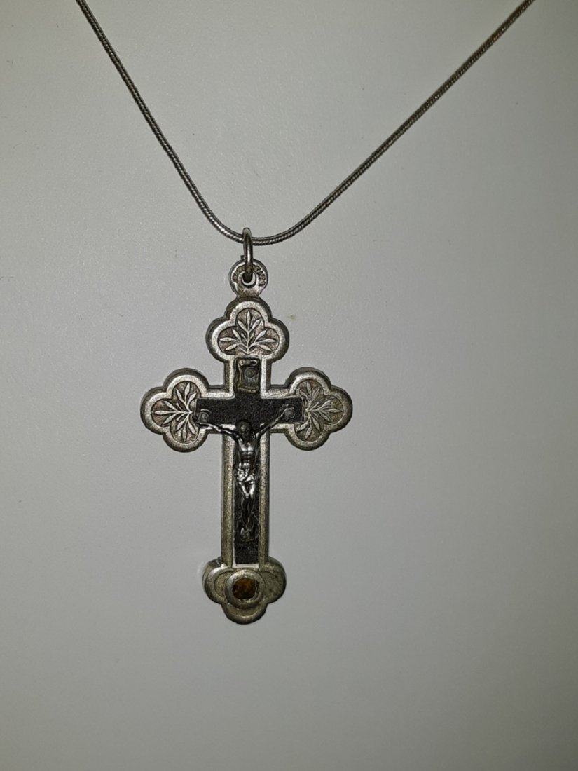 Estate Sterling Necklace with Cross Religious Nice!: 17" sterling chain with a 1 3/4" cross not sure if cross is sterling? no marking but it is very nice see pics