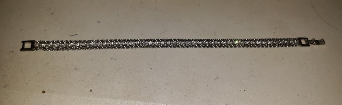 vintage rhinestone bracelet 7 1/4" beauty!: vintage rhinestone bracelet signed korea stones are very pretty very good condition 7 1/4" long see pics