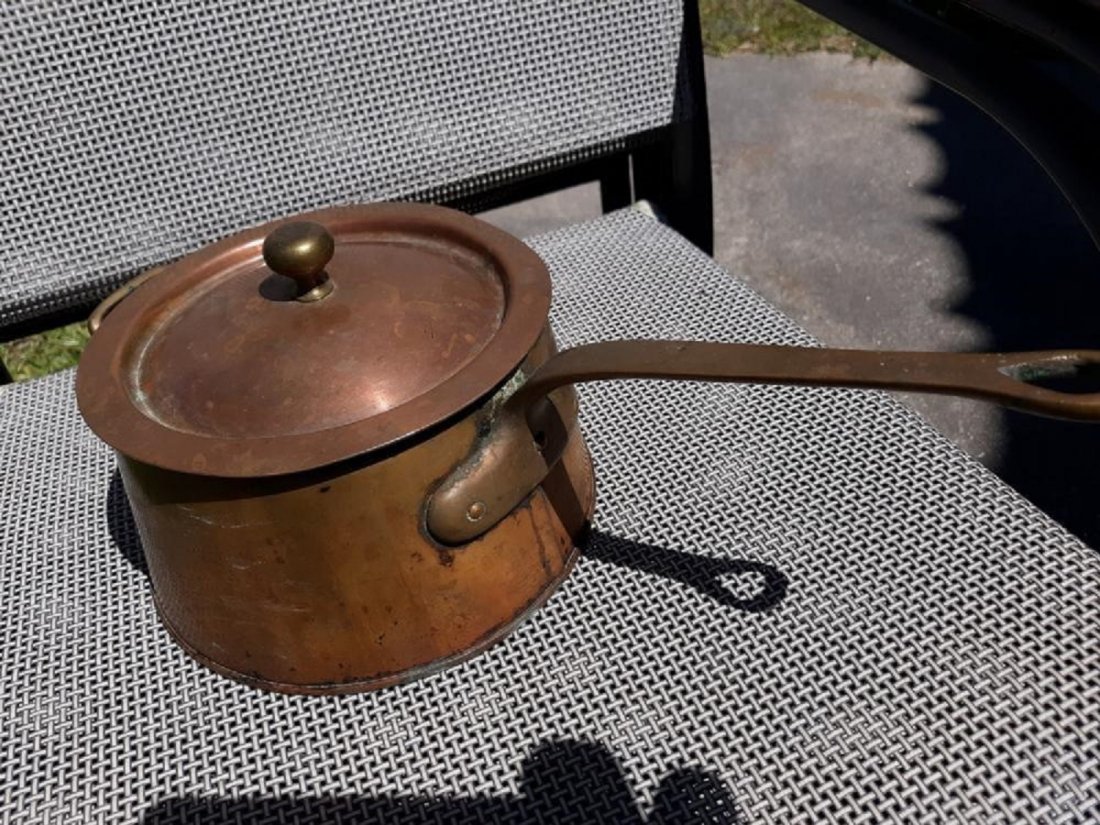 Copper And Brass Pot antique: gorgeous antique copper and brass pot brass handle copper splayed body with orig lid 7 3/4" across bottom 6 5/8" top opening 14 3/4" across both handles very good condition from the estate see