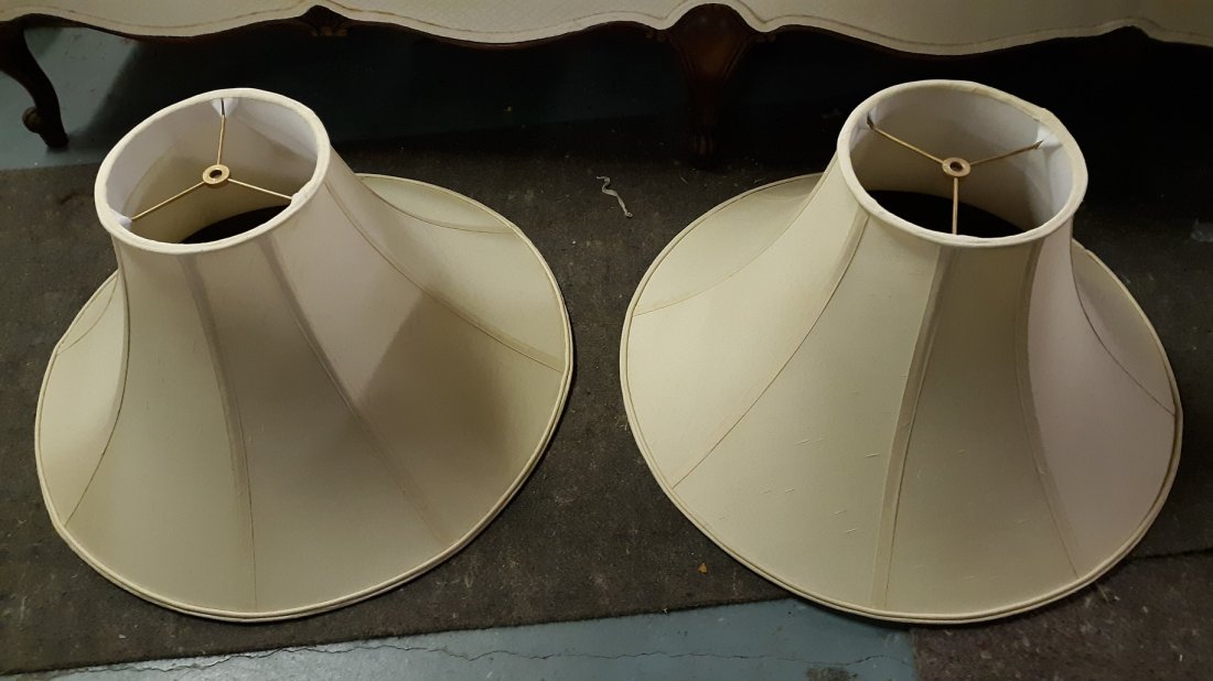 2 LEEAZANNE LAMP SHADES BELL SHAPE Cream large: 2 LEEAZANNE LAMP Large SHADES BELL SHAPE Cream color 8 1/2" wide top 24" wide bottom 15" height both are in good condition no rips or tears see pics both are marked leeazanne lamps