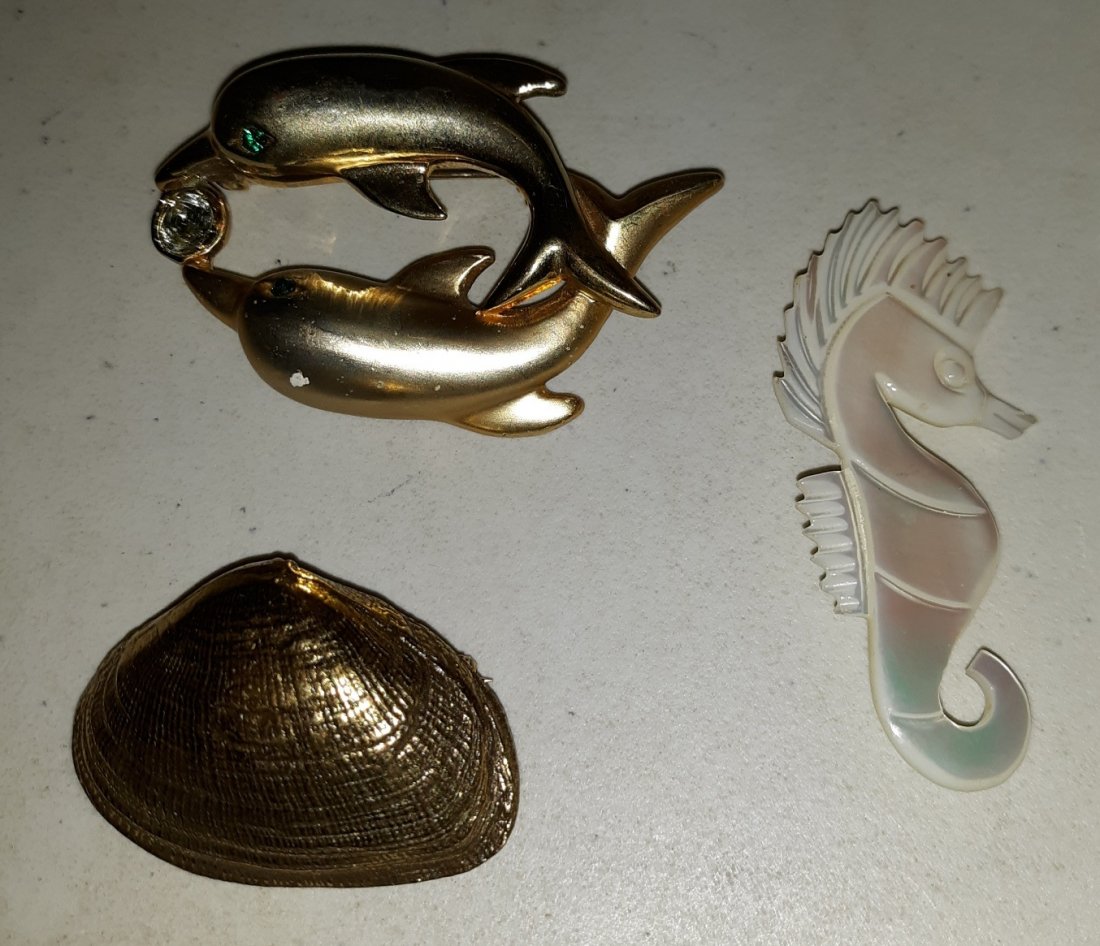 Brooches Dolphin, Sea horse & shell signed! 3 pcs: 3 beautiful estate brooches 1 is signed Zentall it is the mollusk shell, and then there is dolphins with stones, and a pretty seahorse all 3 pins brooches for one bid see pics