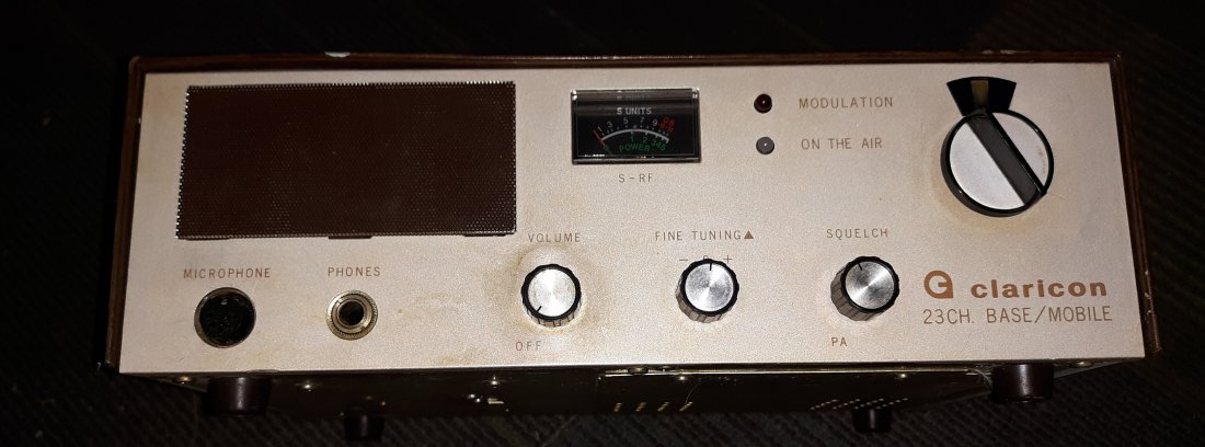 Gladding-Claricon 23CB Base Station Vintage: from estate said to have been working no power cord can also run on 12 VDC not tested just as pictured! see pics