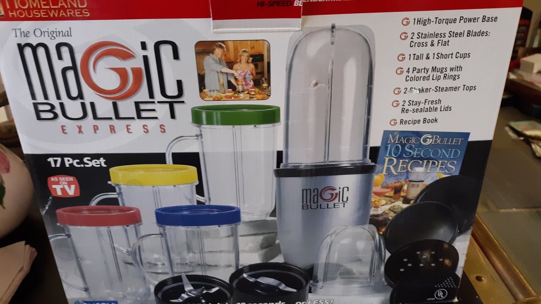 magic bullet 17 pcs estate item!: magic bullet express estate item in original box tested does work! looks to be used slightly and looks to have everything see pics
