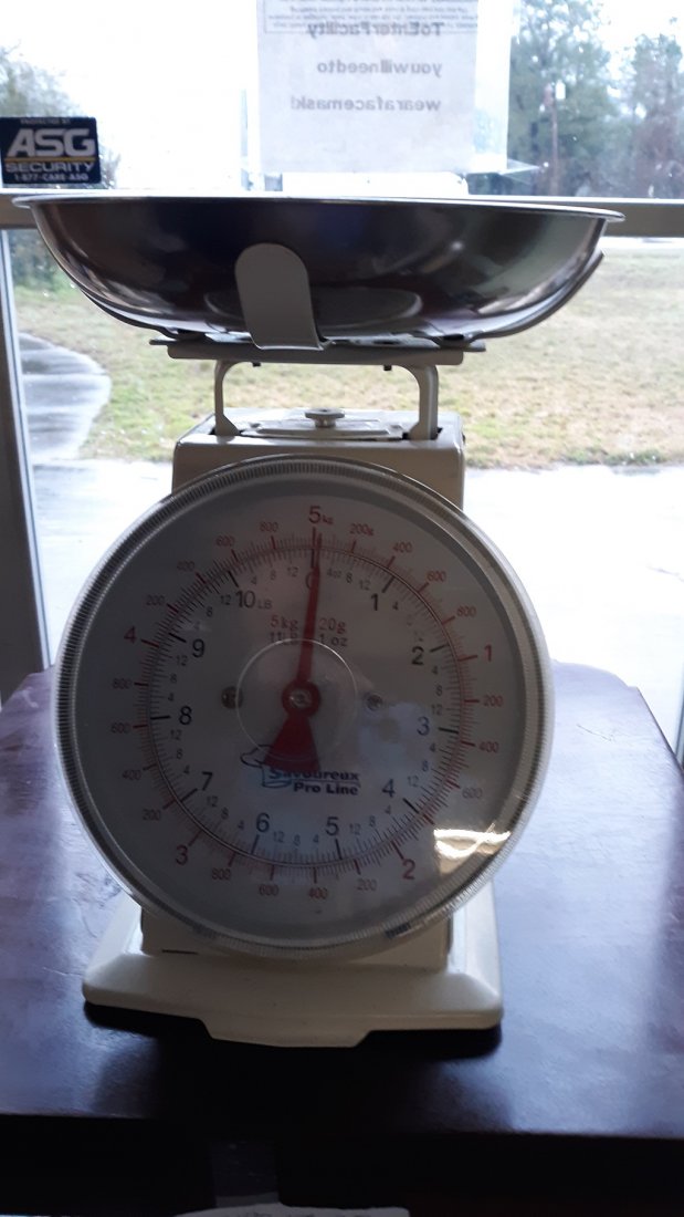 Kitchen scale by Savoureux pro line: Kitchen scale by Savoureux pro lineThe measurements are 10 inches tall by 7 inches wide by 8 inches deep. The metal bowl measures 8 1/2 inches in Diameter and 2 inches deep. in excellent condition see