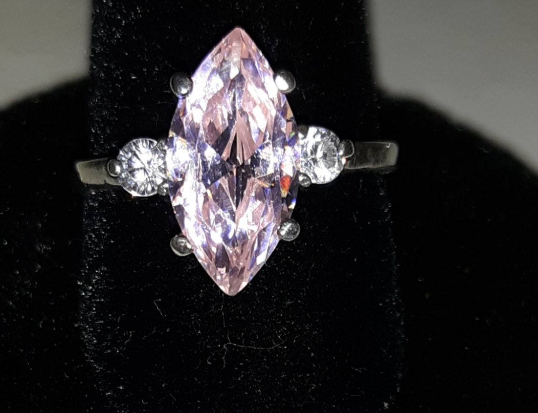 Sterling Ring w/Pink and white sapphires sz7 Estate: beautiful vintage estate ring sterling silver w/pink stone morganite sapphire? accented w/2 white stones sapphires? just gorgeous sz 7 see pics