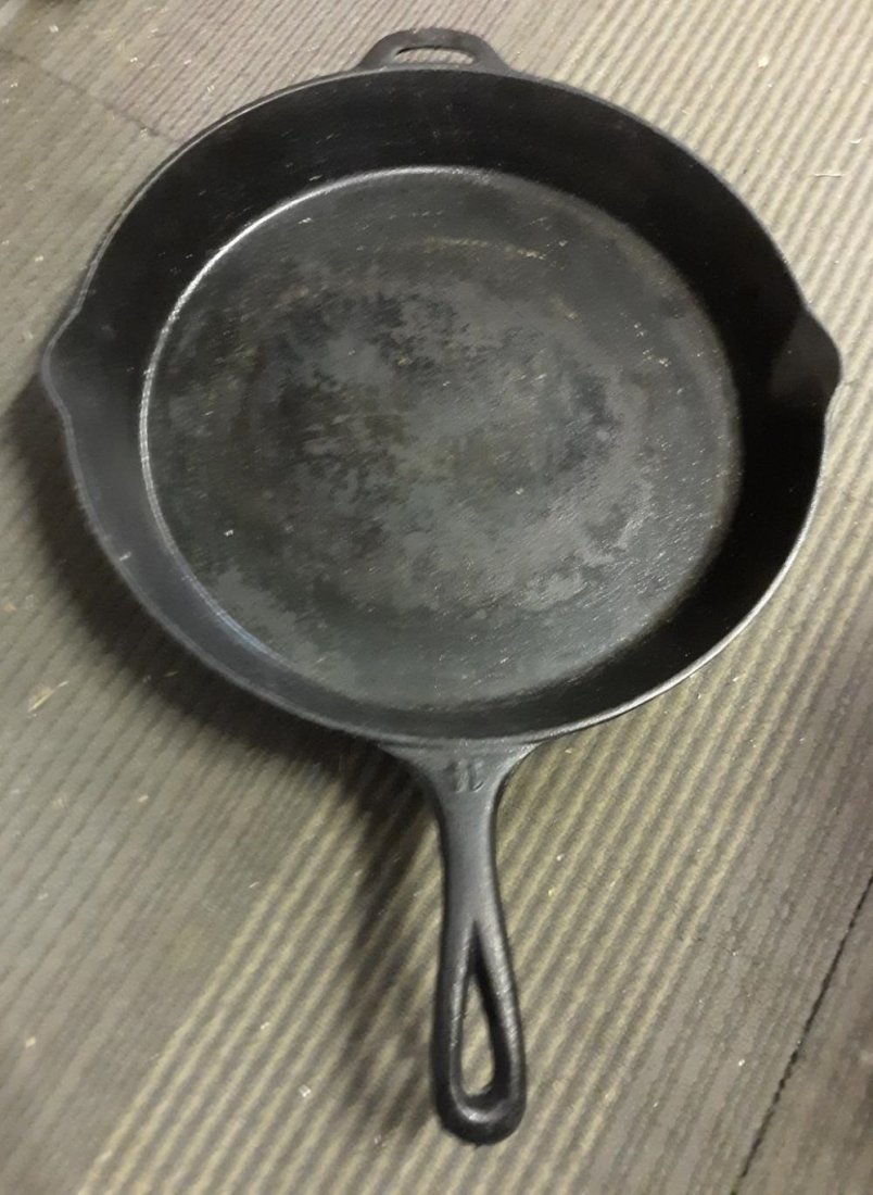 Cast Iron Skillet Cabela's 14": nice estate cast iron skillet 14" from cabela's see pics in v good condition
