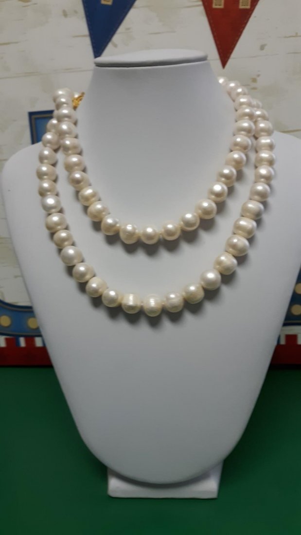 Freshwater Pearl Necklace 32": freshwater pearl necklace 32" 10-11mm size of pearls beautiful! i have them wrapped twice wear them that way or wear it single no damage see pics retail value $400.00