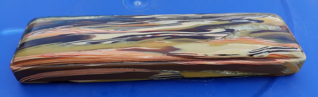 Catalina Bakelite Fountain pen box rare!: wow! THIS IS ONE GORGEOUS art deco fountain Pen desk box, amazing colors no chips or cracks 9" long 2 1/2" deep 1 1/4" tall don't miss this one! see pics
