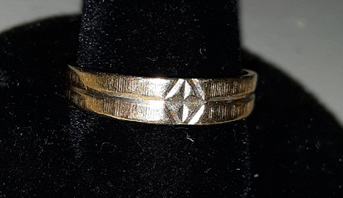 Ring 14K gold band estate  sz 8 1/2 (1 of 3)