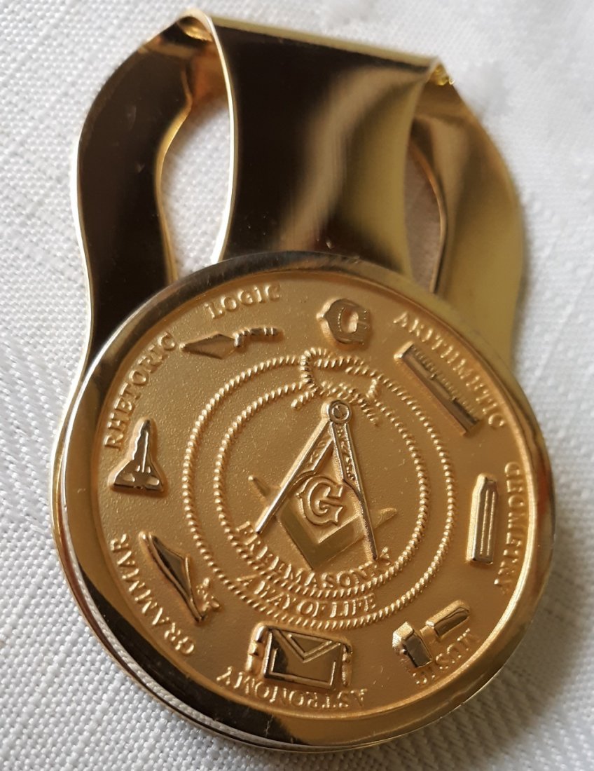 Masonic Money clip from estate! beautiful!: gorgeous money clip masonic don't find any markings to maker or material? 2 1/2" long 1 5/8" wide very good condition see pics