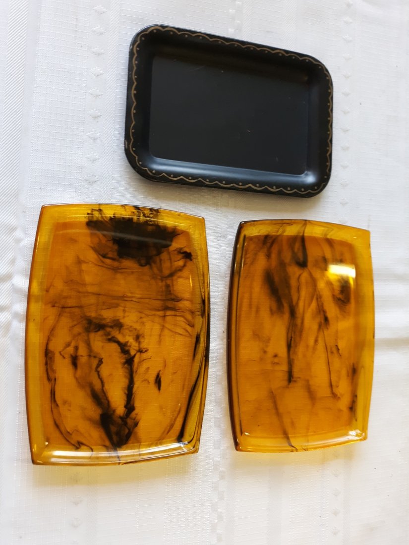 Trays tip bakelite? caitlin? & tin beauty! 3 pcs: wow 3 gorgeous vintage trays 2 are Bakelite? or Caitlin? .amazing colorssome bubbles as made no cracks and nice tin 7 1/4" x 5" for the 2 and 6 5/8" x 4 3/8" tin one see pics