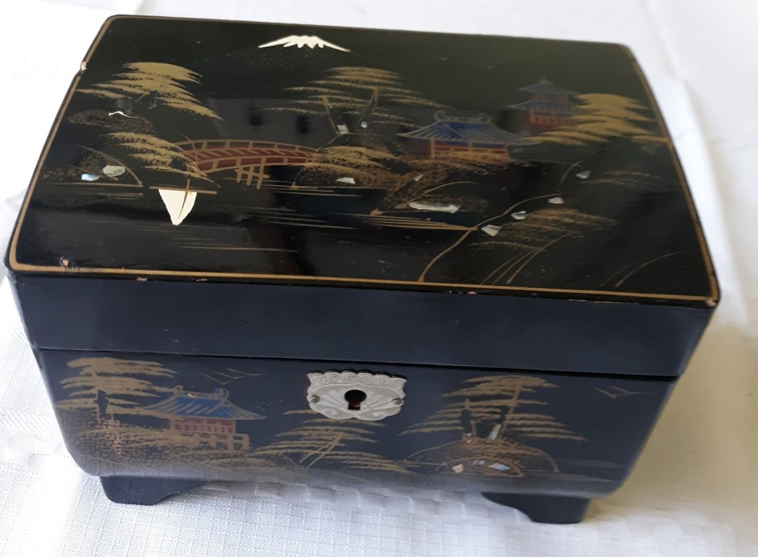 Japanese Jewelry Box 1940's era beautiful: from estate 1940's era japan black lacquered jewelry box this is gorgeous music box not working 4" tall x 6" wide x 4" deep no key see pics