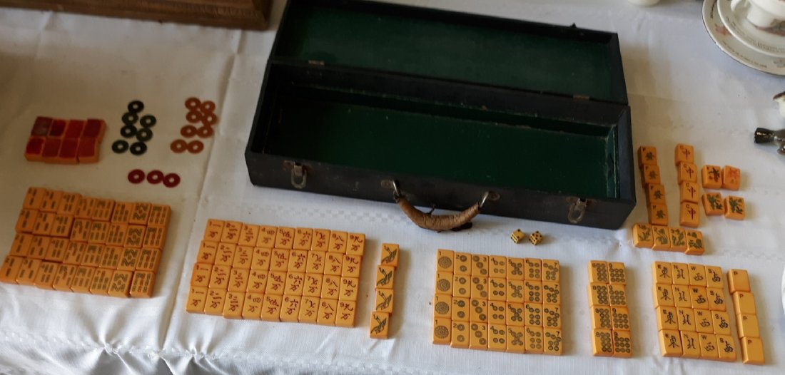 Antique Mahjong Set Butterscotch Bakelite! (1 of 16)