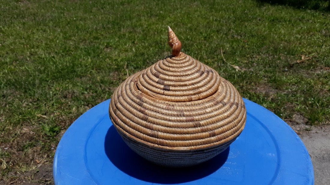 native American vtg coiled / woven grass basket w/lid (1 of 5)